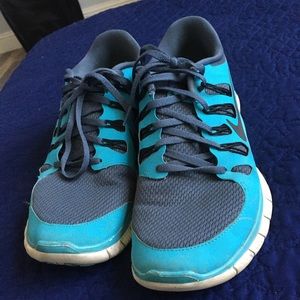 Blue nike free runs
